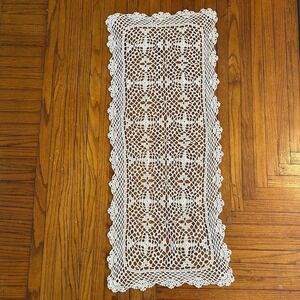 Vintage Off White Crochet Lace Table Runner Scalloped Doily 35x15 Farmhouse